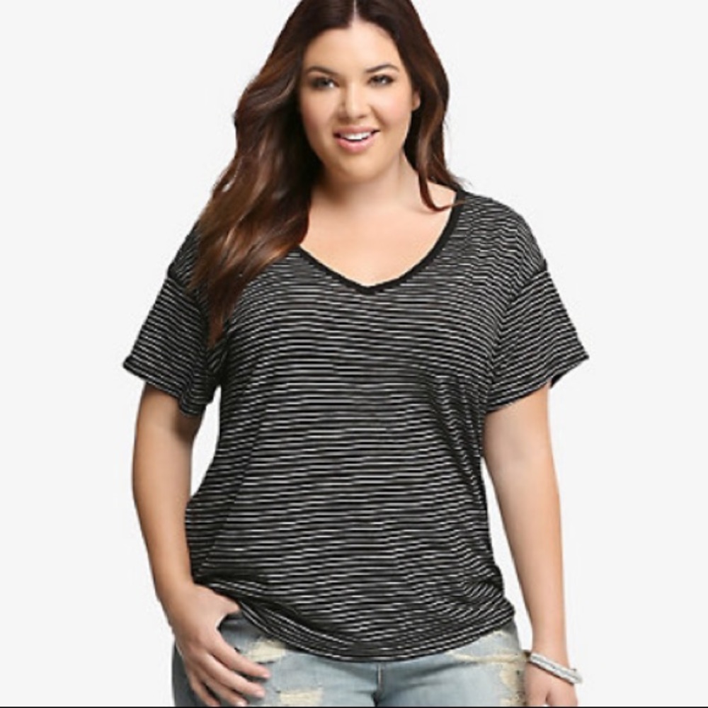 Torrid Slouchy V-Neck T (size 3)